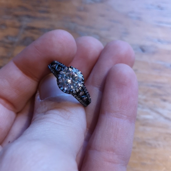 Ring - Picture 4 of 4